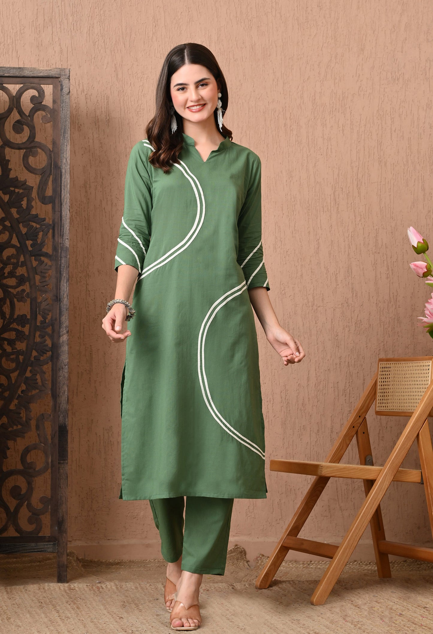 Geometric Printed Mandarin Collar Straight Kurta Set With Dupatta