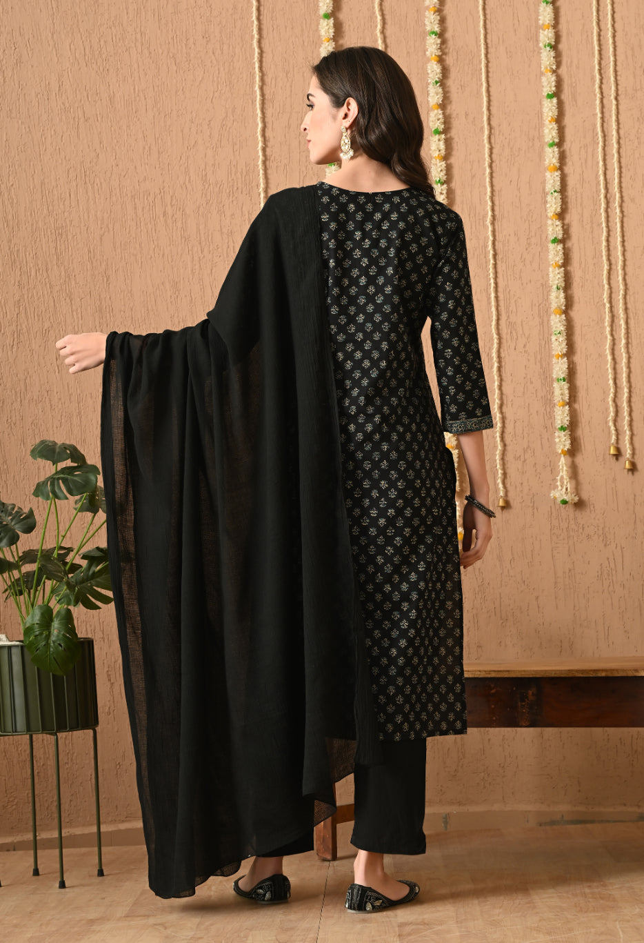 Ethnic Motifs Printed Regular Pure Cotton Kurta Set With Dupatta