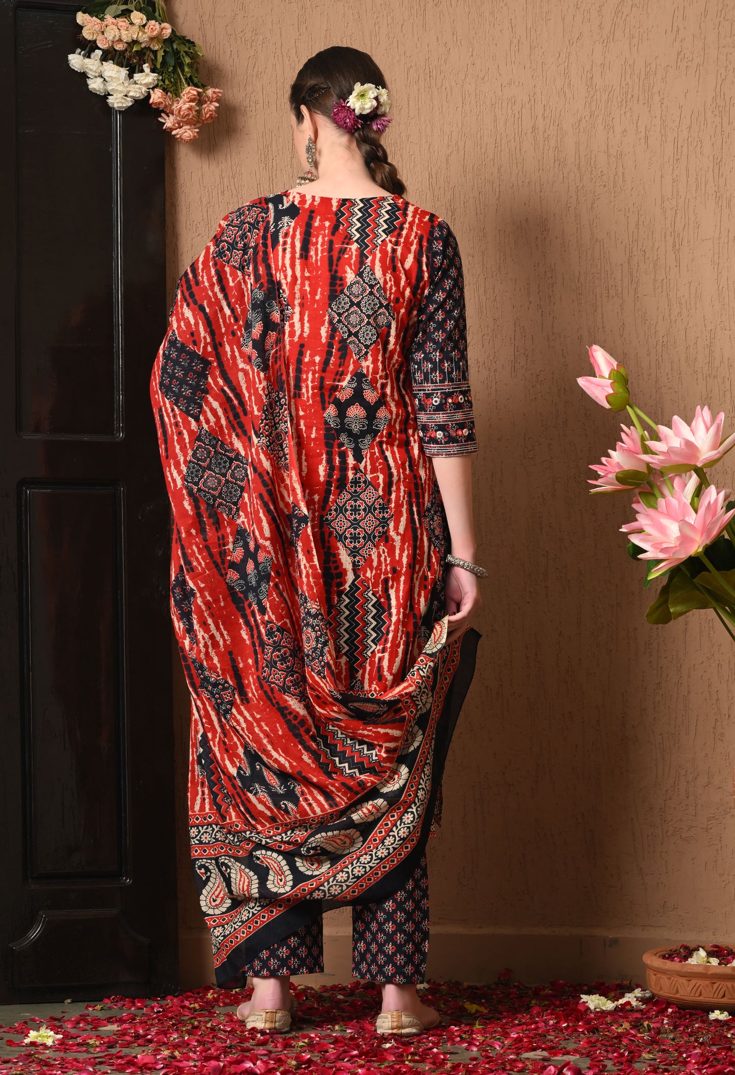Paisley Printed Regular Mirror Work Cotton Kurta Set With Dupatta 