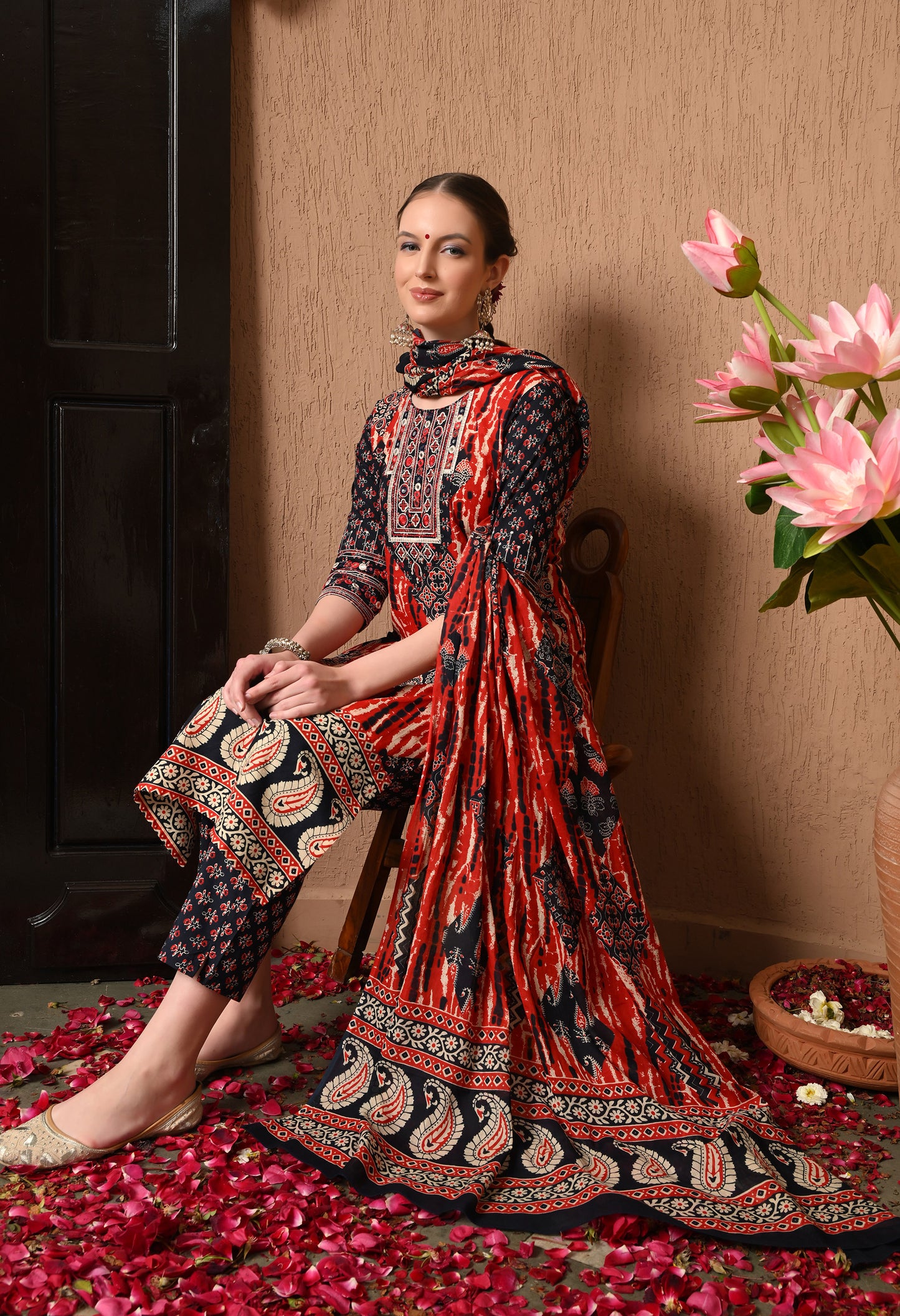 Paisley Printed Regular Mirror Work Cotton Kurta Set With Dupatta 