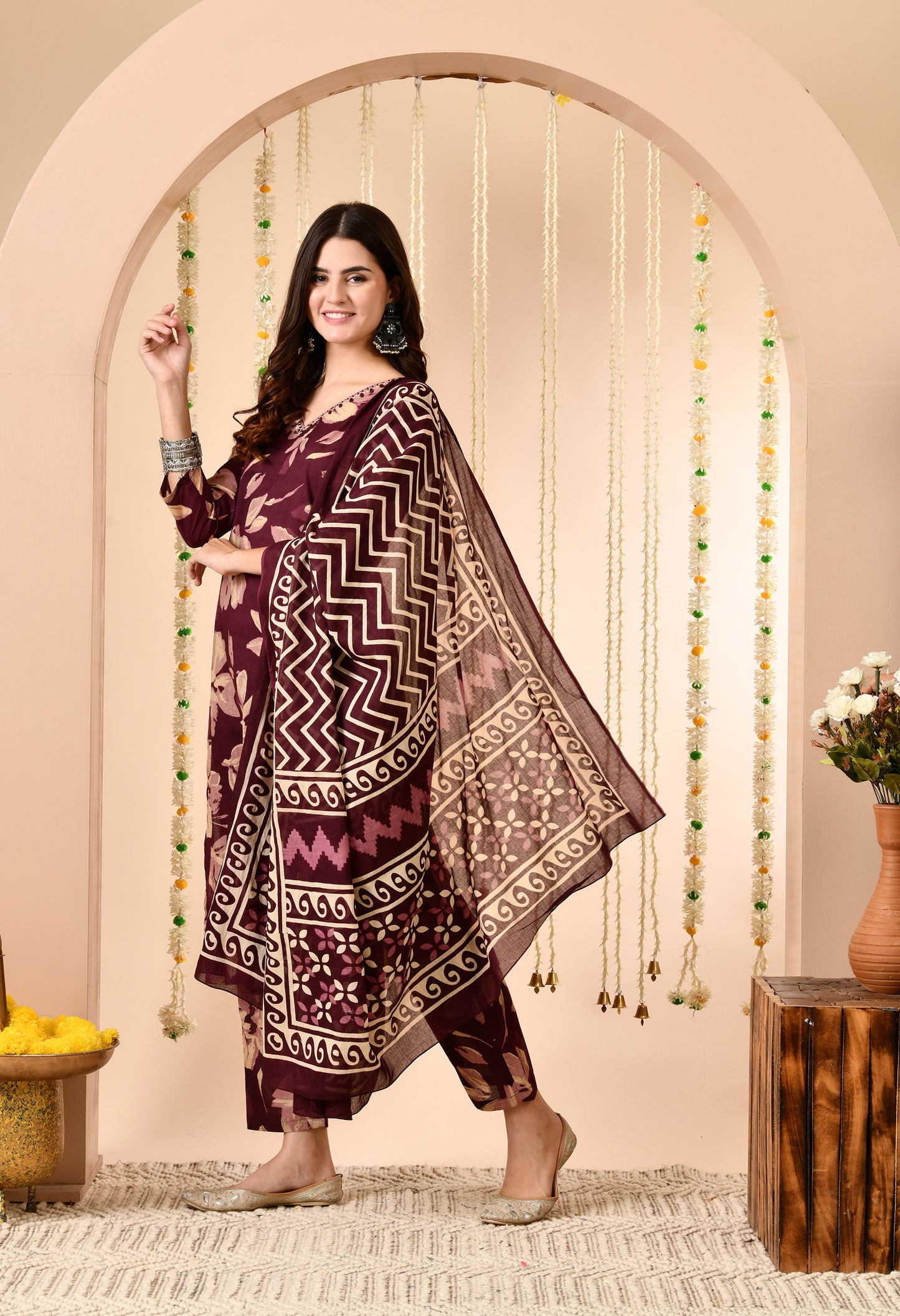 Floral Printed V-Neck Regular Pure Cotton Kurta Set With Dupatta