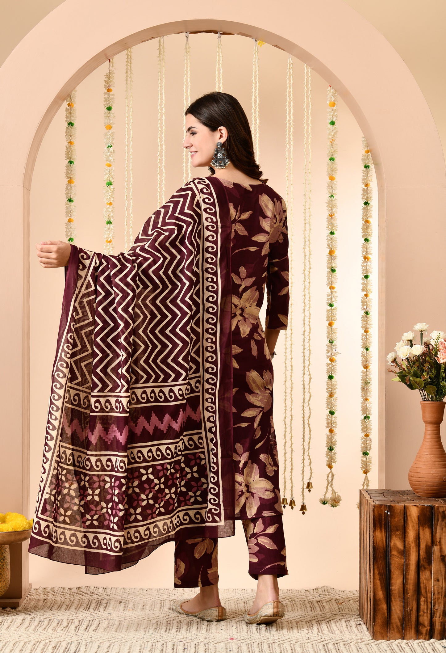 Floral Printed V-Neck Regular Pure Cotton Kurta Set With Dupatta