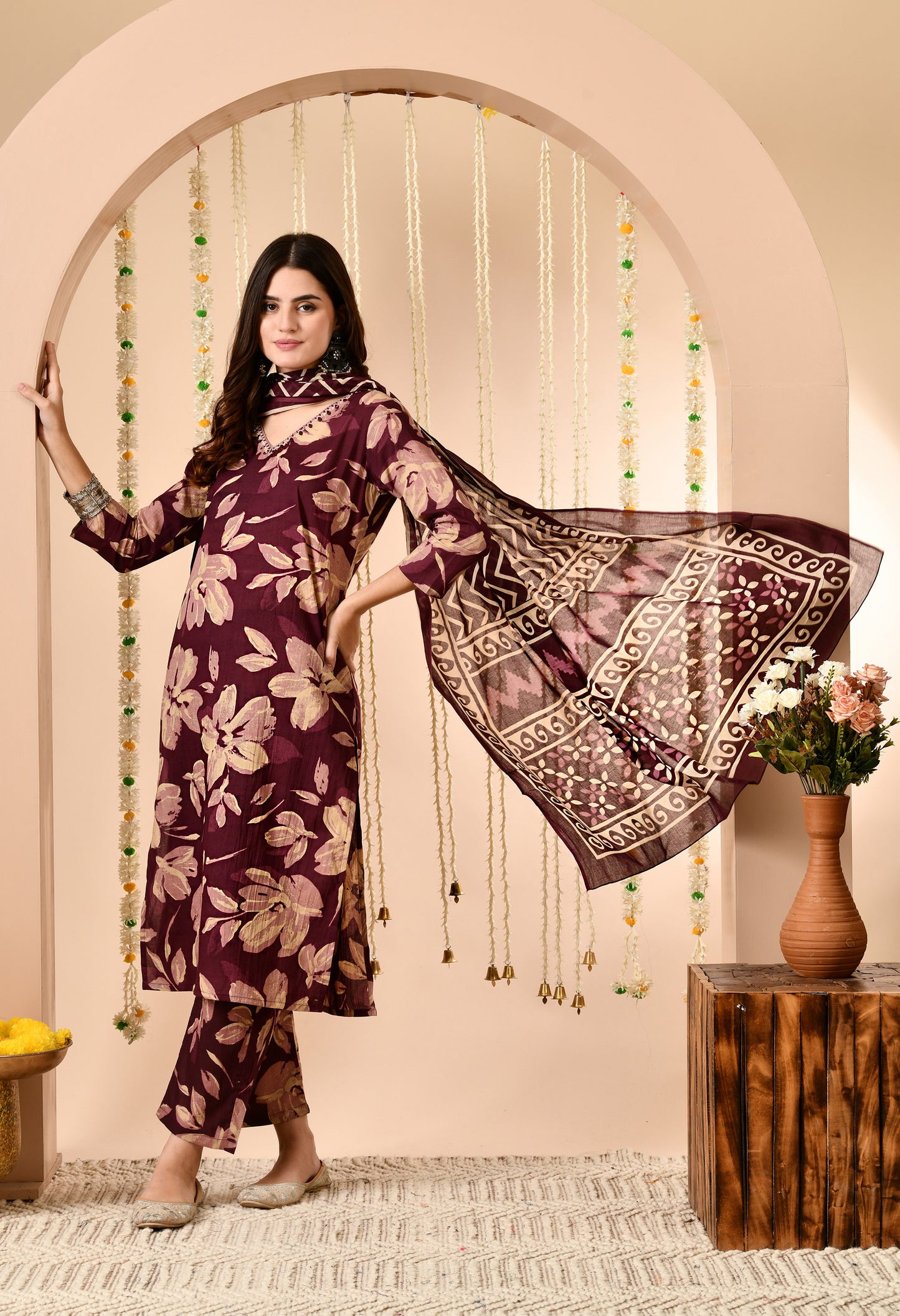 Floral Printed V-Neck Regular Pure Cotton Kurta Set With Dupatta