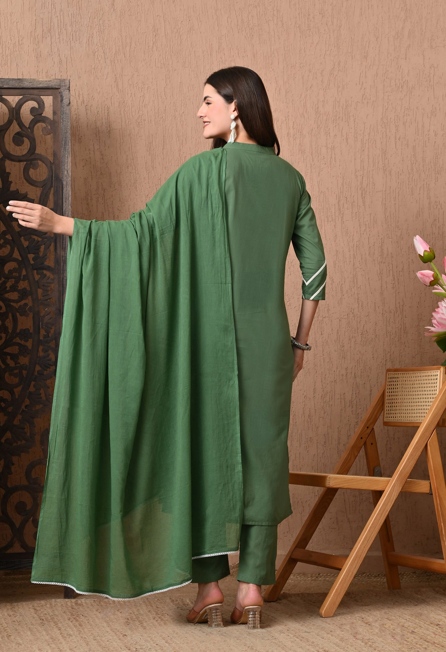 Geometric Printed Mandarin Collar Straight Kurta Set With Dupatta