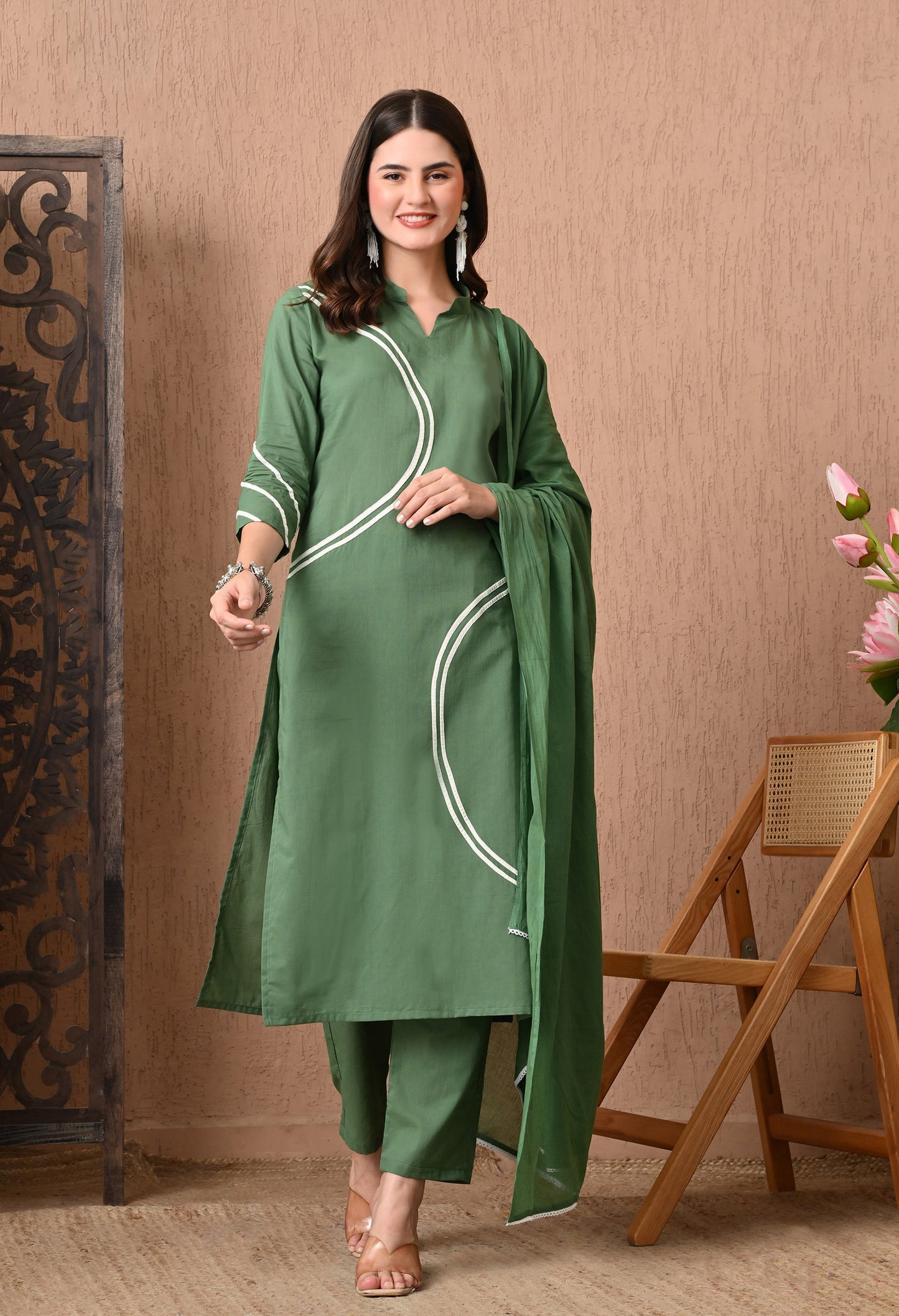 Geometric Printed Mandarin Collar Straight Kurta Set With Dupatta